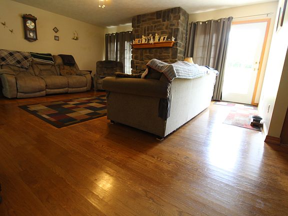 3rd image of 350 Farley Branch Rd