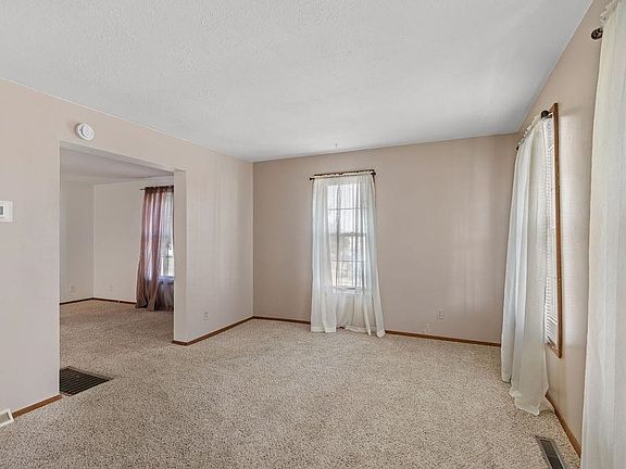 5th image of 212 E 2nd St