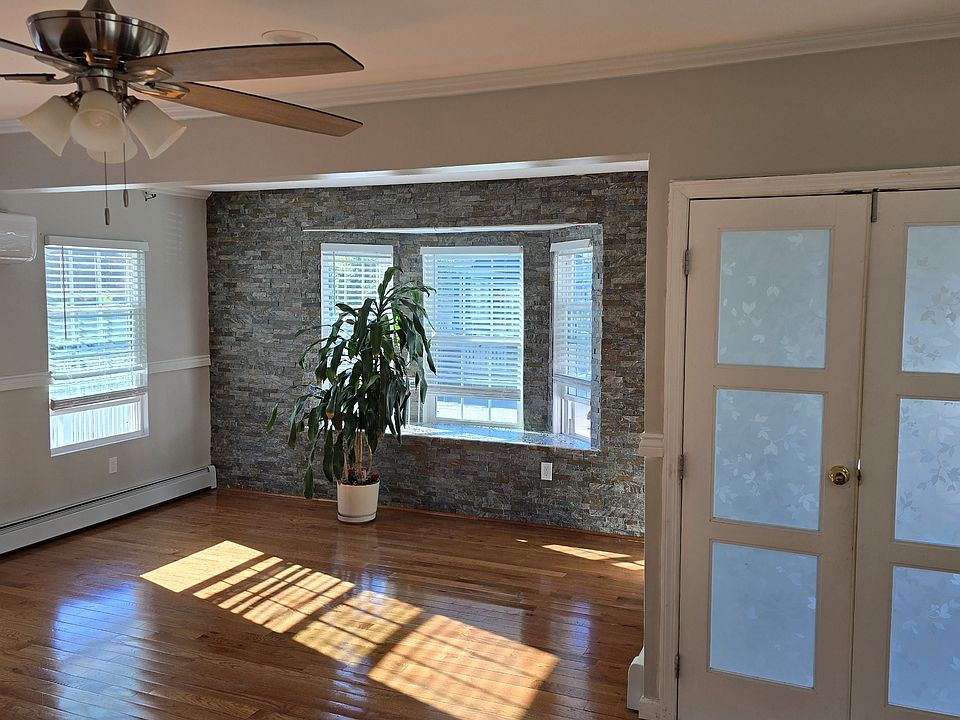 1st image of 124 Leonard Ave Floor 1