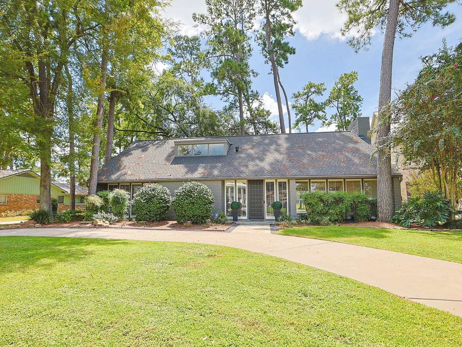6003 Bermuda Dunes Dr — Raveneaux Country Club