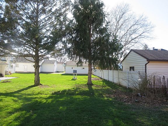 3rd image of 323 Magnolia Ave