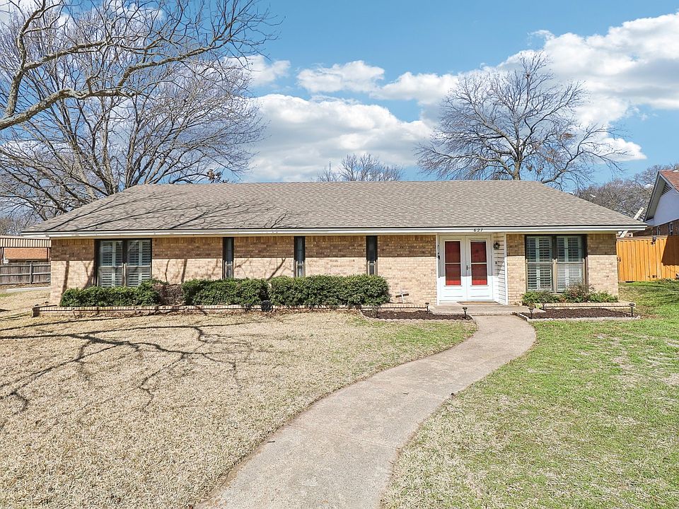 1st image of 627 E Center Cir