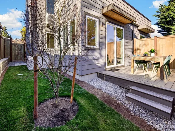 2851 NW 70th Street #B, Seattle, WA 98117