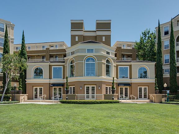 Pinnacle at MacArthur Place