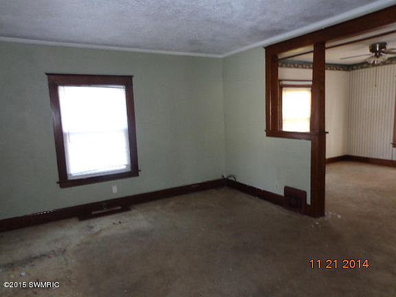 3rd image of 19 E Ave N