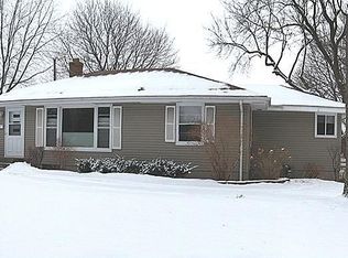 988 Roma Ave, Roseville, MN 55113