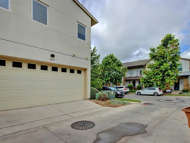 2114 Philomena St — Photo 36