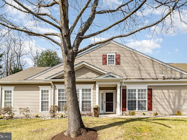 1951 Mobilia Ct, Woodbridge, VA 22192