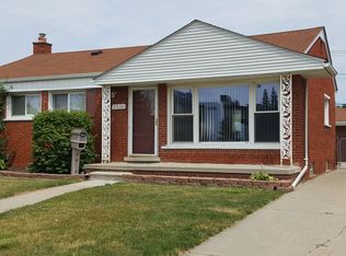 27624 Maplewood St, Garden City, MI 48135