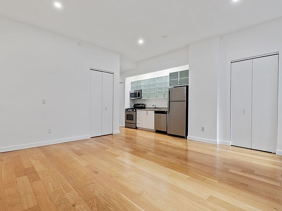 4th image of 37 Wall St APT 24K