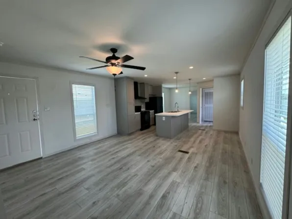 17 Bonnet St #104, Willis, TX 77318