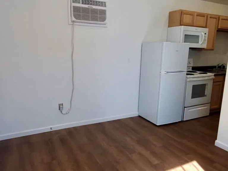 30 Charles Lee Cir #10 — Photo 3