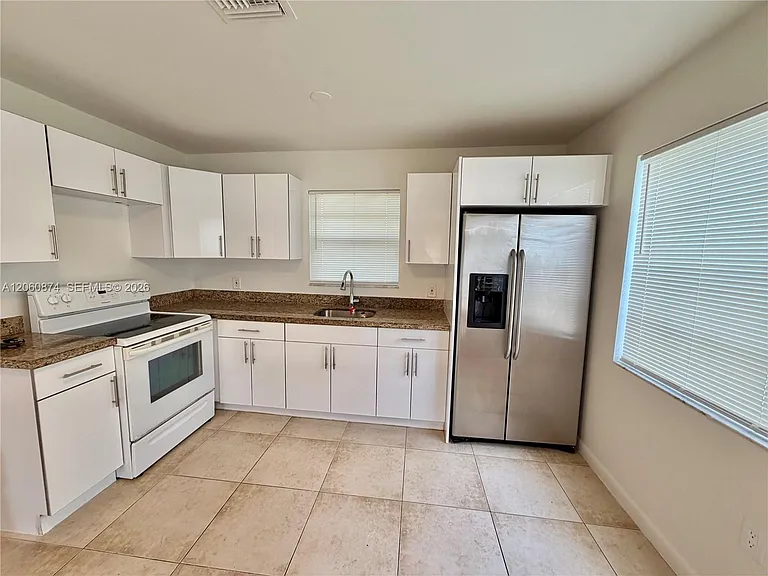 4073 SW 52nd St #1-2 — Photo 7