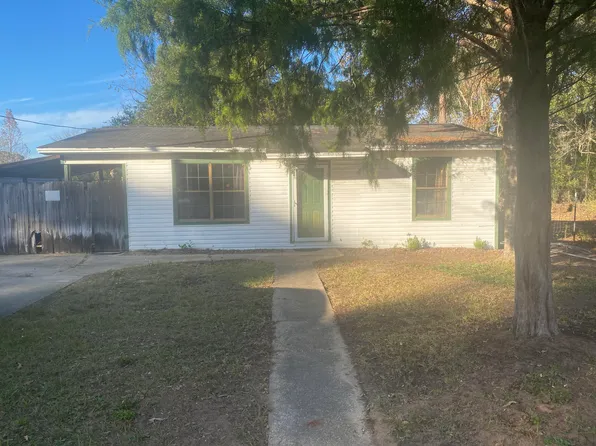 3172 Maple St, Crestview, FL 32539
