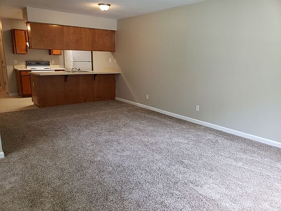 3rd image of 227 Dixie Dr #1