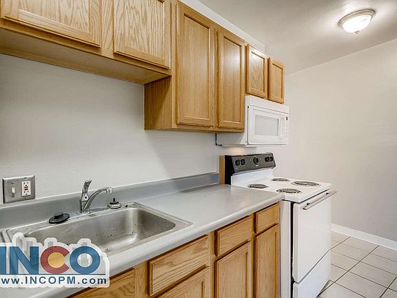 3rd image of 5540 S Sherman St #11