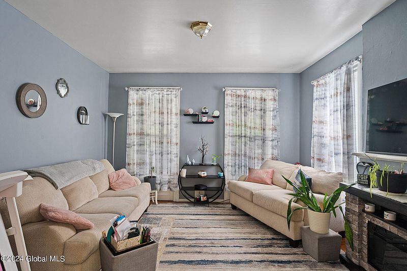 5th image of 931 1st Street