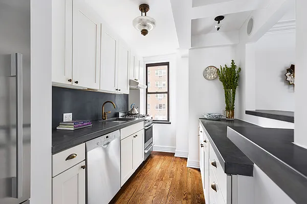 Sold by Sotheby's International Realty | media 6