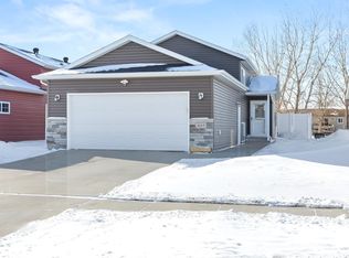 405 5th St E, Horace, ND 58047