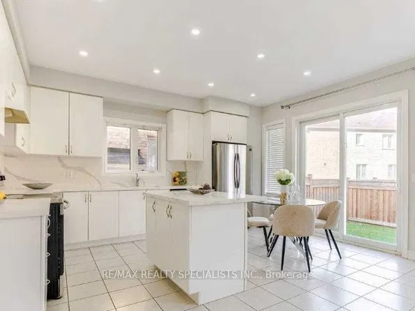 1479 Chretien St, Milton, ON L9E 1J1