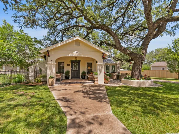205 2nd St, Boerne, TX 78006