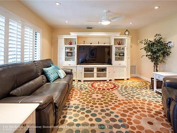 5th image of 7100 NW 107th Ave