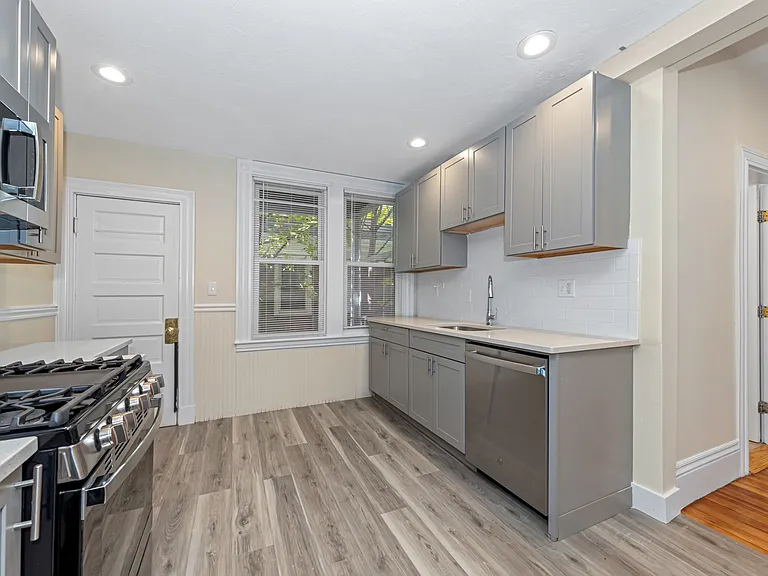 44 Brackett St #2D — Photo 4