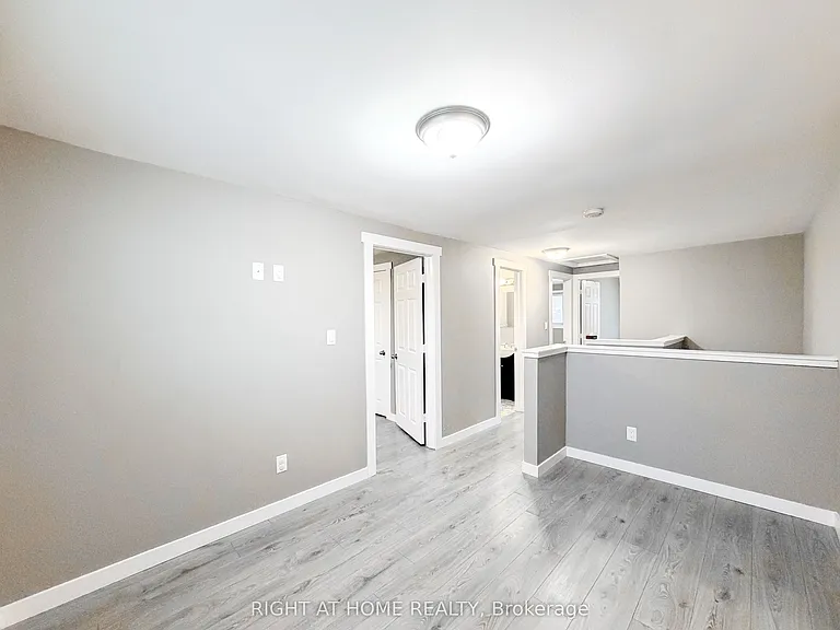 225 Kinmount Cres #UPPER — Photo 9