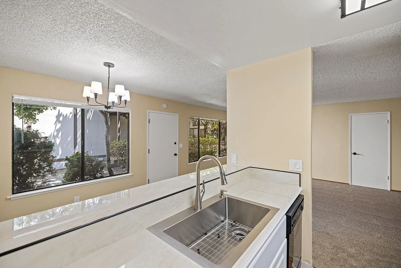 Park Plaza Apartments — Photo 4