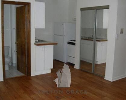 2nd image of 4241 N Kenmore Ave Unit 105L