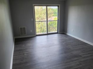 14805 Rydell Rd APT 303, Centreville, VA 20121