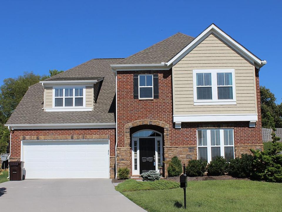 1st image of 704 Huntcliff Ln