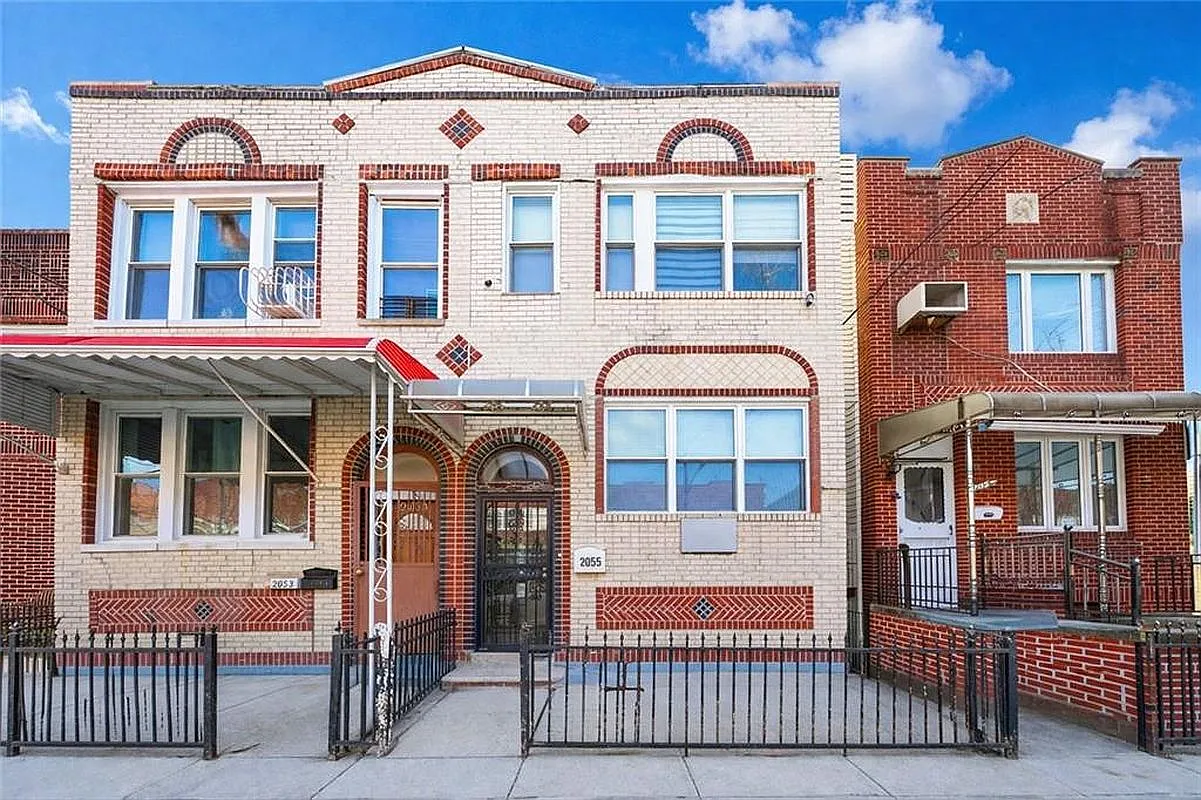 2055 W 5th St photo 1