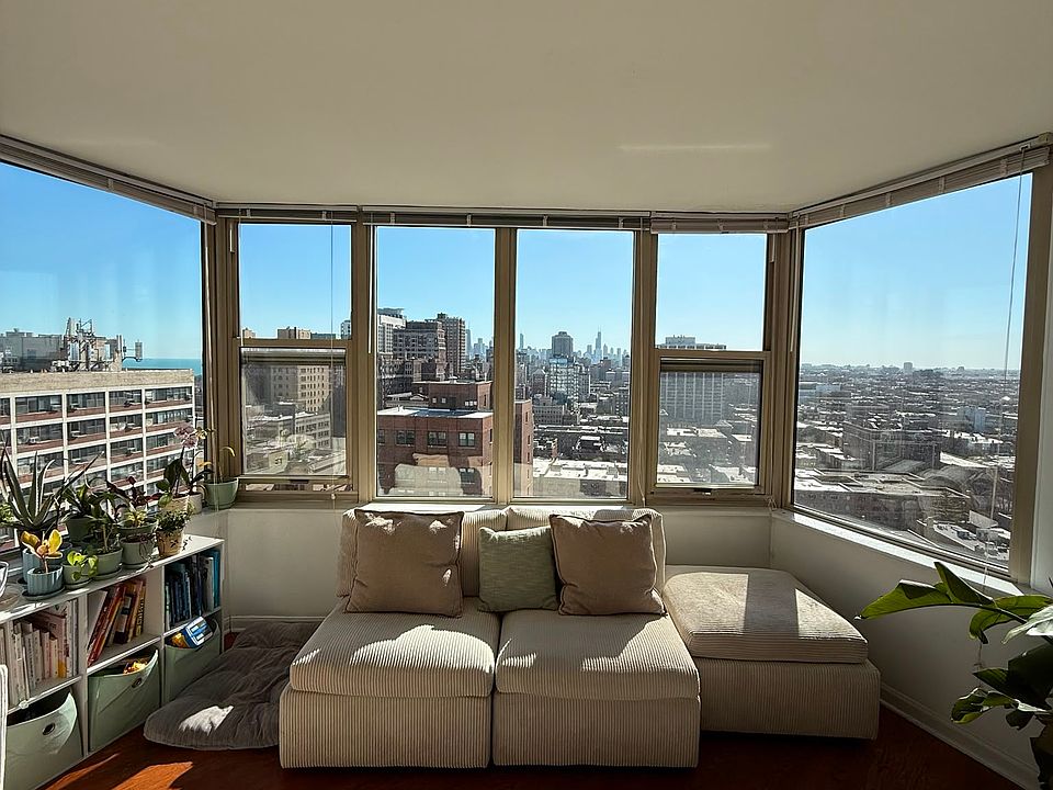 1st image of 525 W Hawthorne Pl APT 2103