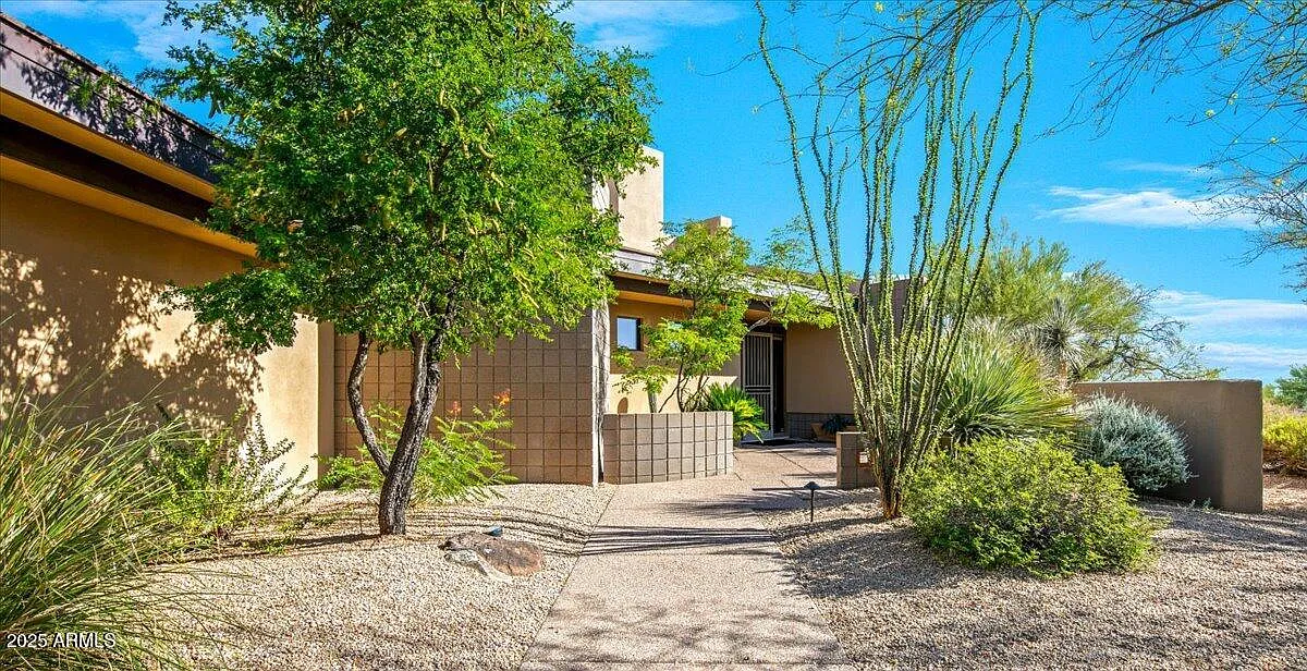 2 bed, 2.5 bath, 2576 sqft, $8,000 — Photo 3