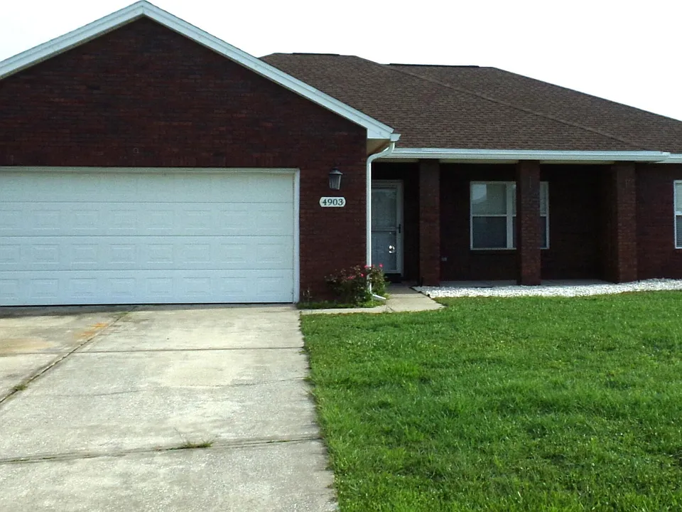 4903 McCall Ln