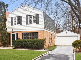 909 E Davis St, Arlington Heights, IL 60005