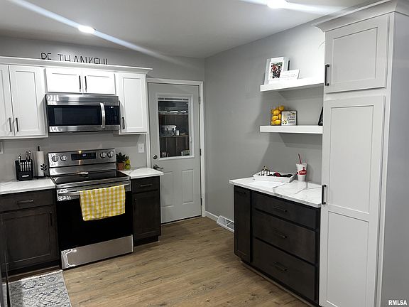 4th image of 808 Flaggland Dr