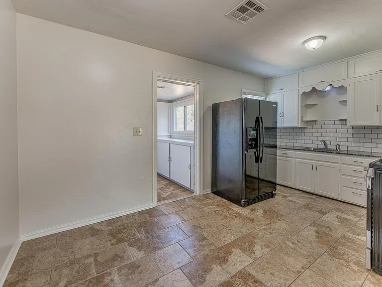 1825 NW 35th St — Photo 19