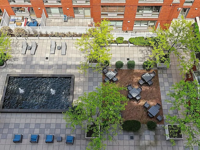 555 W 23rd St #S14F — Photo 12