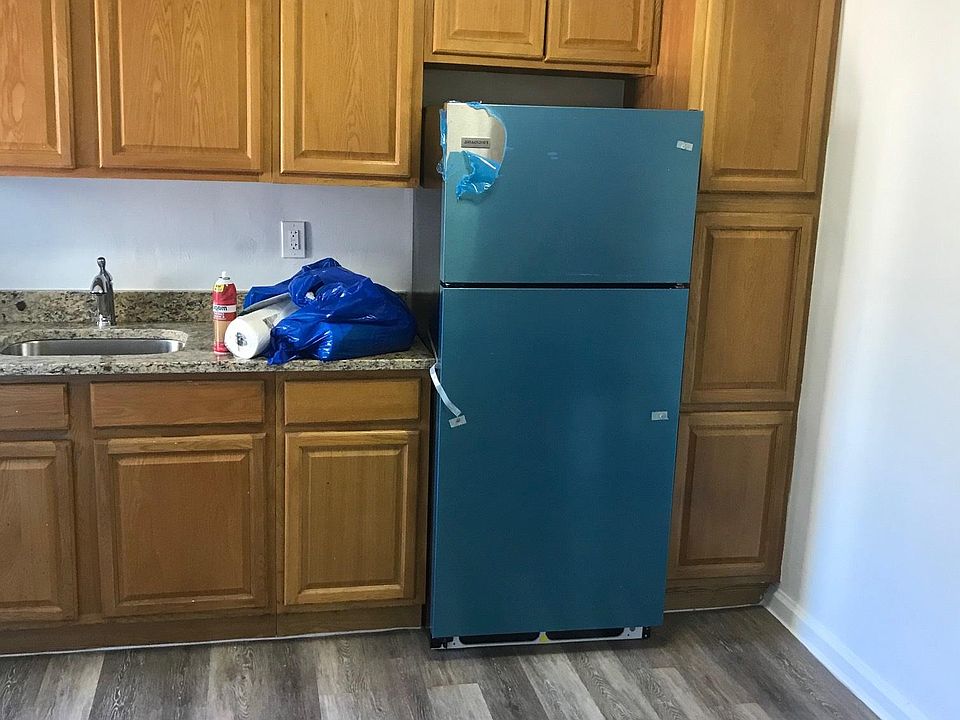 1st image of 21935 Hillside Ave
