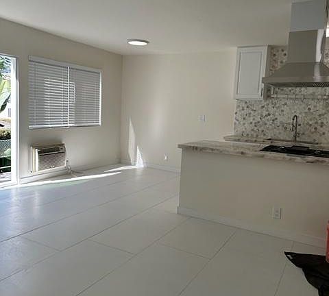 5th image of 944 N Orange Grove Ave APT 211