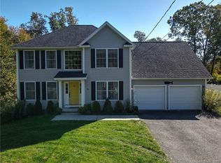 16 Cutter Dr, Mystic, CT 06355