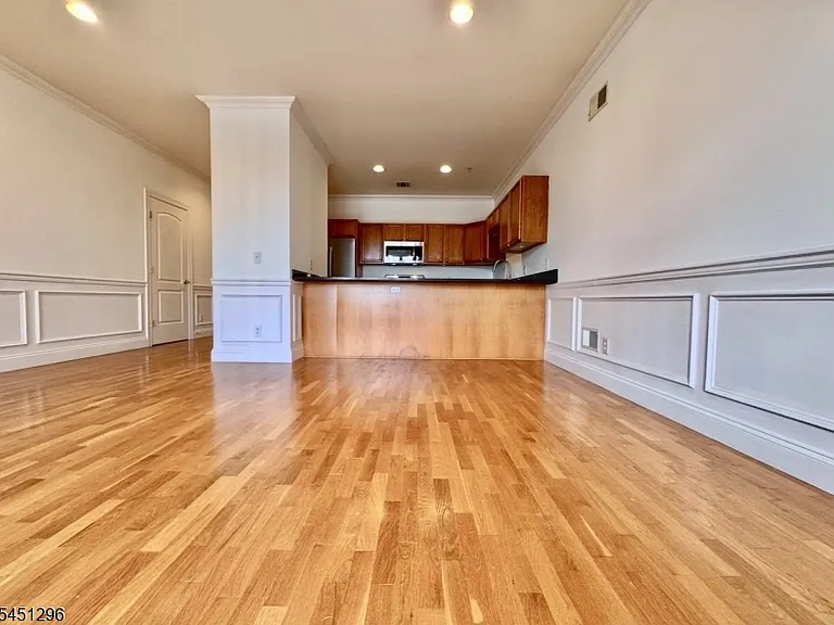 1677 Springfield Ave #13 — Photo 13