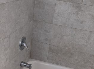 915 8th St, Camden, NJ 08103