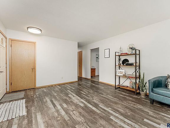 3rd image of 4705 W 38th St
