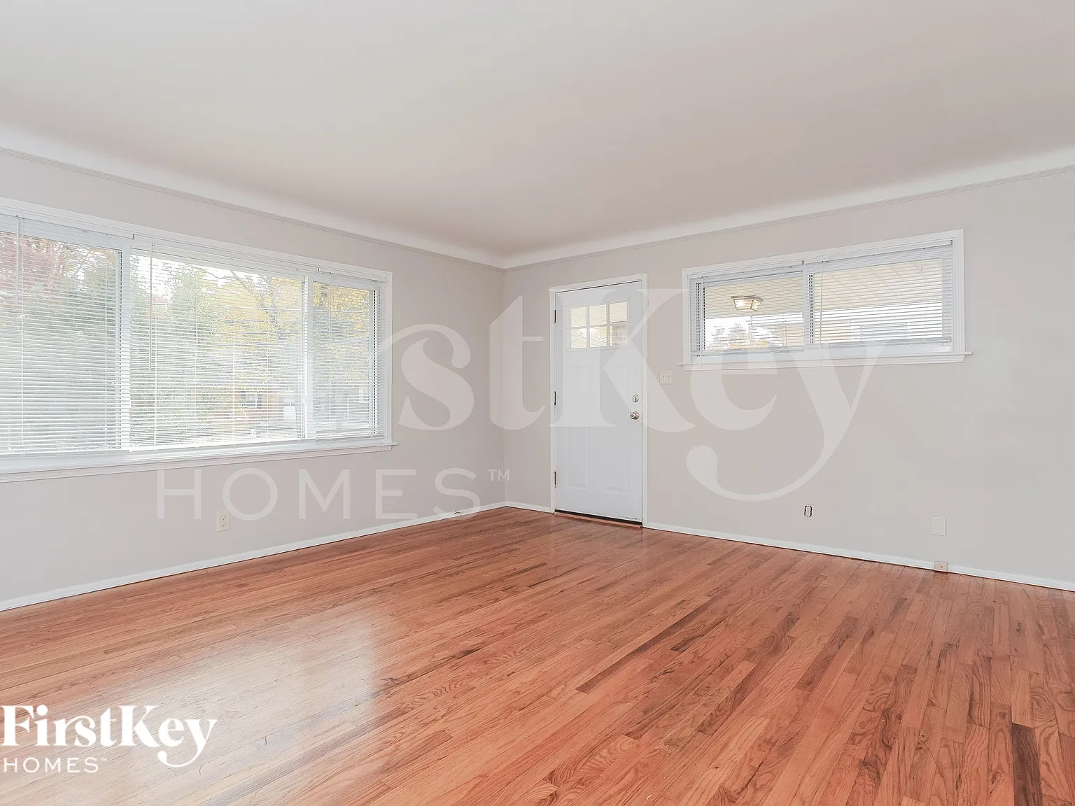 4 bed, 1.5 bath, 1750 sqft, $2,475 — Photo 3