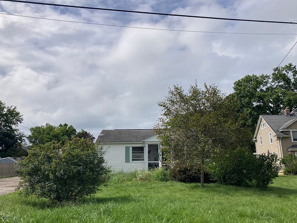 1st image of 142 Mathews Ave