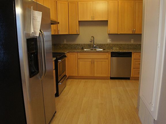 3rd image of 831 N Hickory Ave