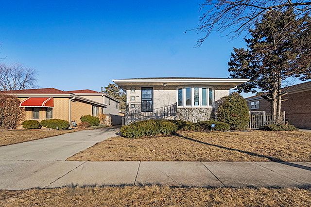 1st image of 533 Escanaba Ave